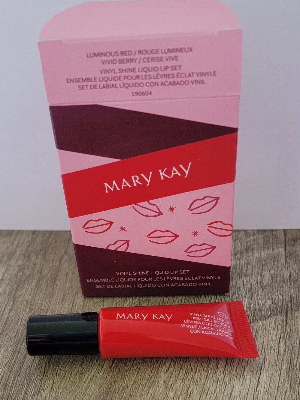 Mary Kay Vinyl Shine Liquid Lip - Luminous Red. Only Comes With Red